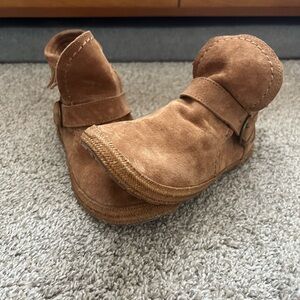 Ugg Moccasin style booties (8)